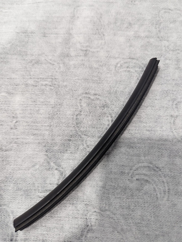 Laydown Front Window Seal P316 Glazing Wedge (per metre)