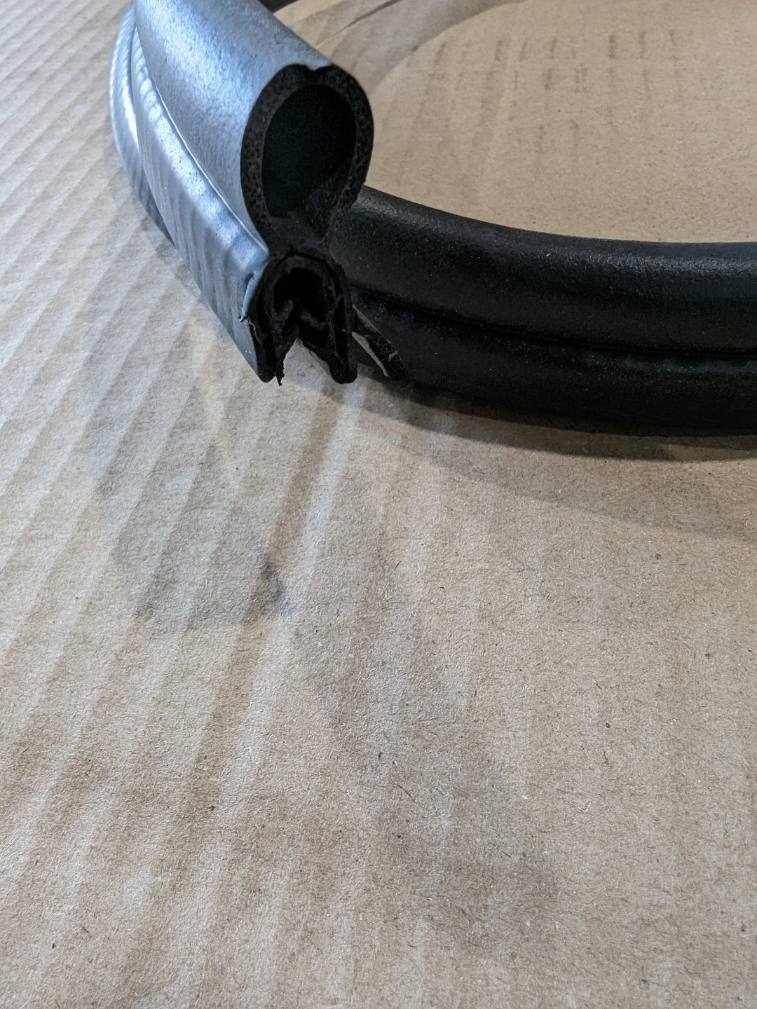 Canopy Seal - Front Pinchweld with Bubble (per metre)