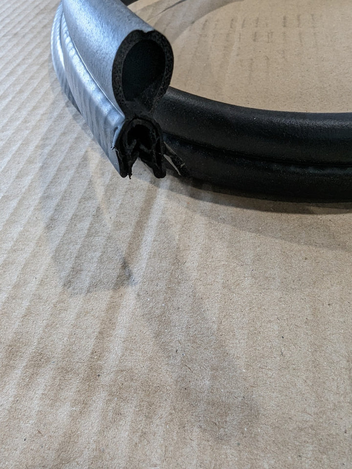 Canopy Seal - Front Pinchweld with Bubble (per metre)