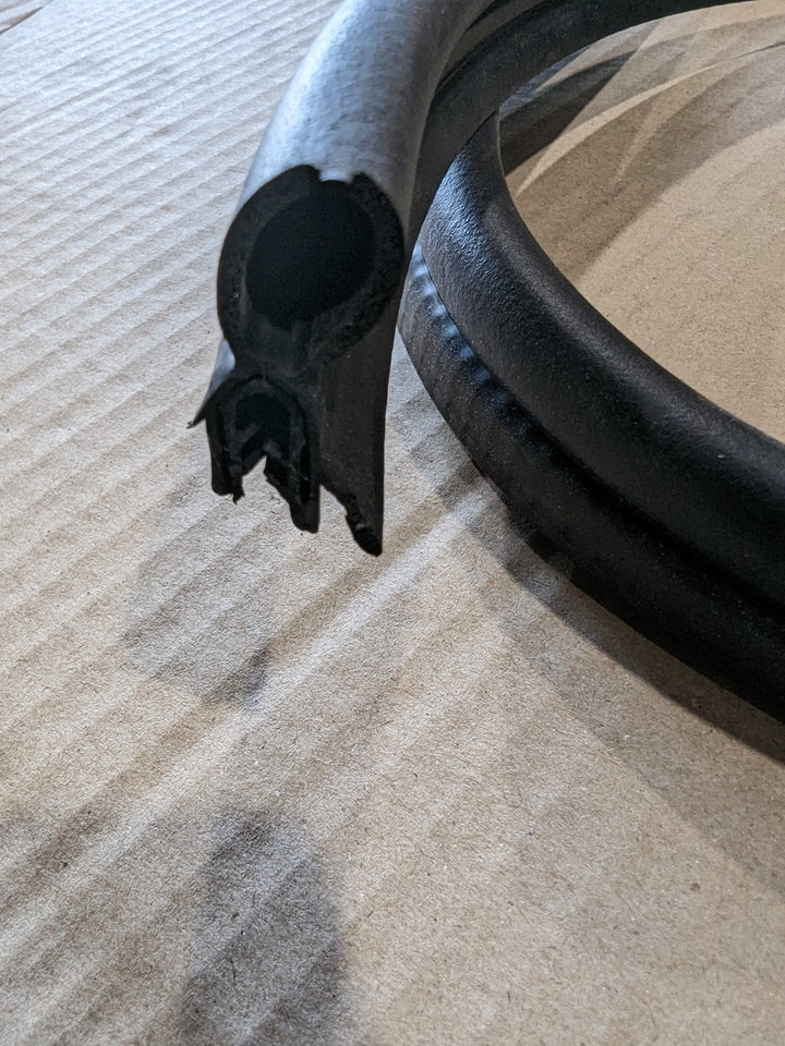 Canopy Seal - Front Pinchweld with Bubble (per metre)