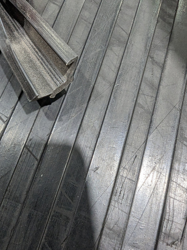 Front Sliding Window Seal, P303 Track Runner (per metre)