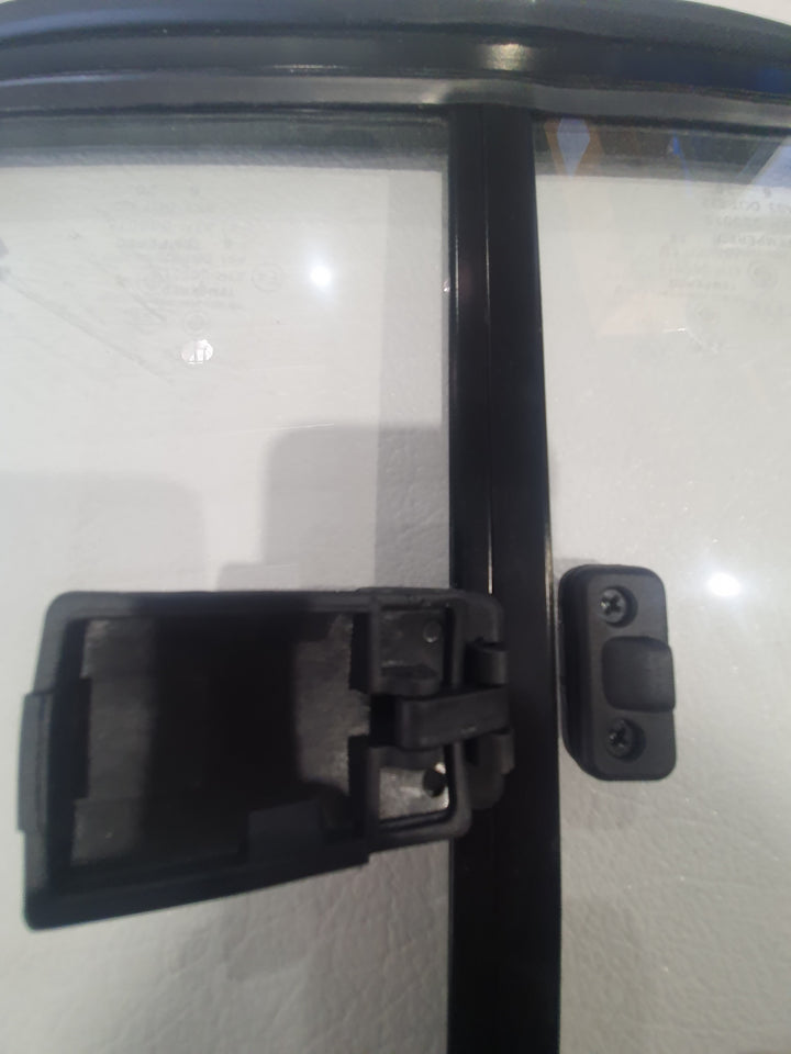 Alpha CME Front sliding window latch