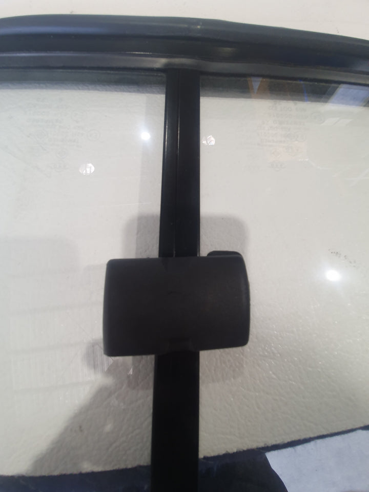 Alpha CME Front sliding window latch